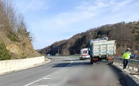 Amasyalı Motosikletli Samsun'da Can Verdi: Virajı Alamayıp Kamyonla Çarpıştı