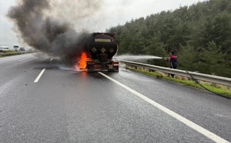 Osmaniye'de Otoyolda Tanker Yangını: İtfaiye Ekipleri Alevlere Müdahale Etti
