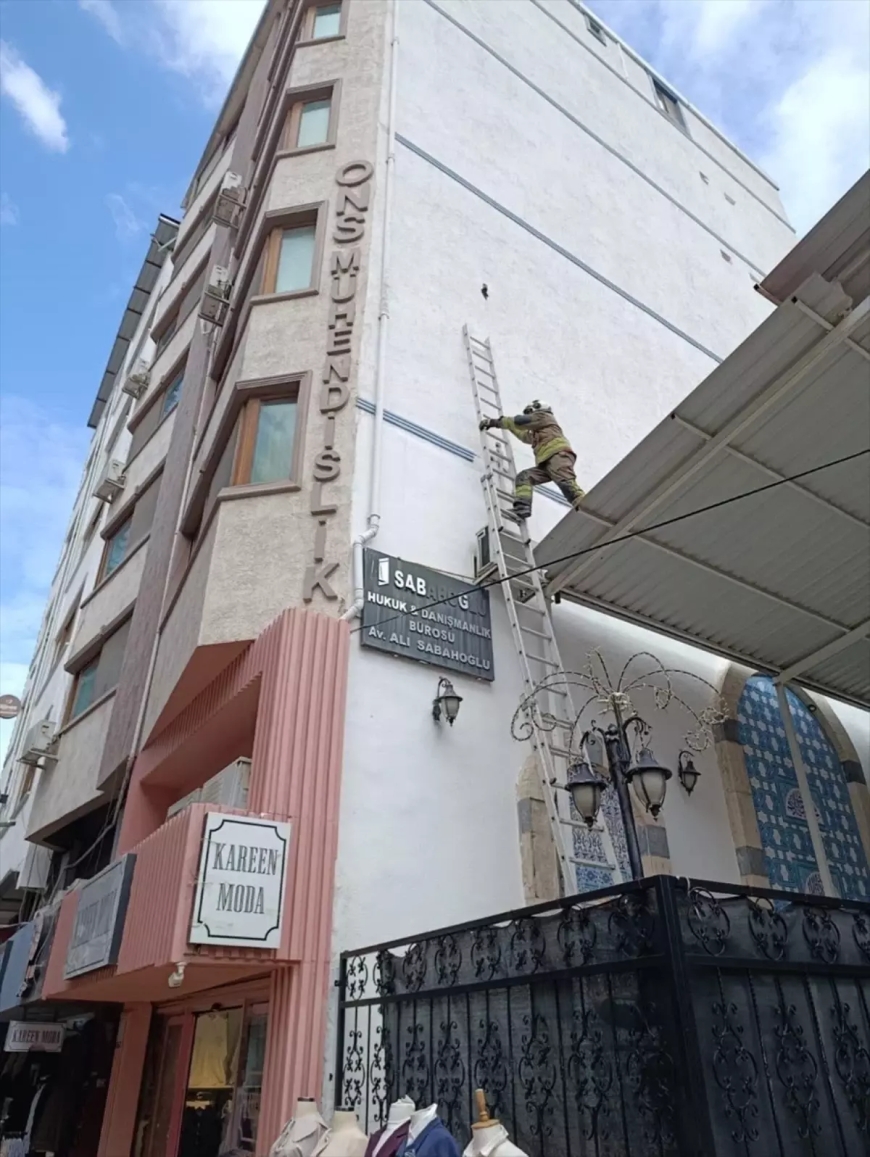 İskenderun'da Klima Motoruna Dolanan Kuş İçin Seferberlik: İtfaiye Ekipleri Devreye Girdi