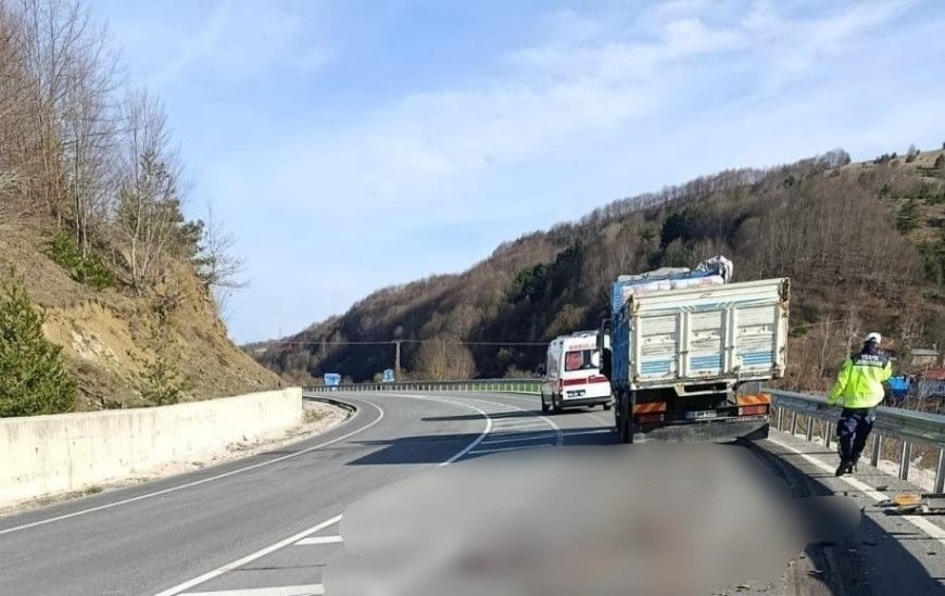 Amasyalı Motosikletli Samsun'da Can Verdi: Virajı Alamayıp Kamyonla Çarpıştı