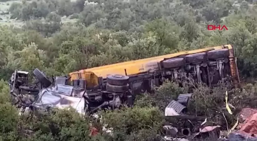 Gaziantep'te İki Tanker Kafa Kafaya Çarpıştı: 1 Ölü, 1 Yaralı