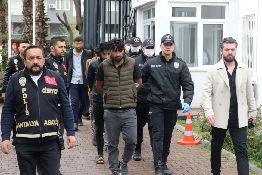 BERGAMA'DAKİ EŞ CİNAYETİNDE ZANLI TUTUKLANDI