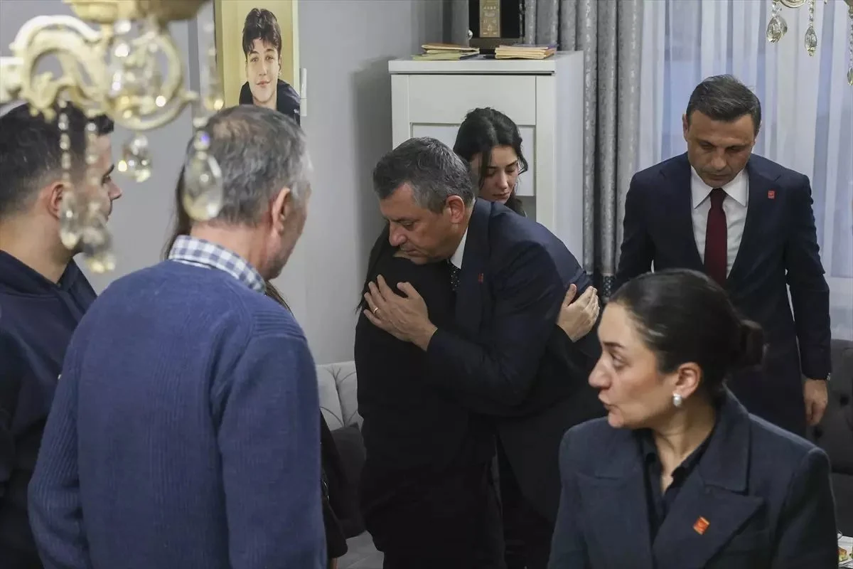 Özgür Özel'den Atlas Çağlayan'ın Ailesine Taziye Ziyareti