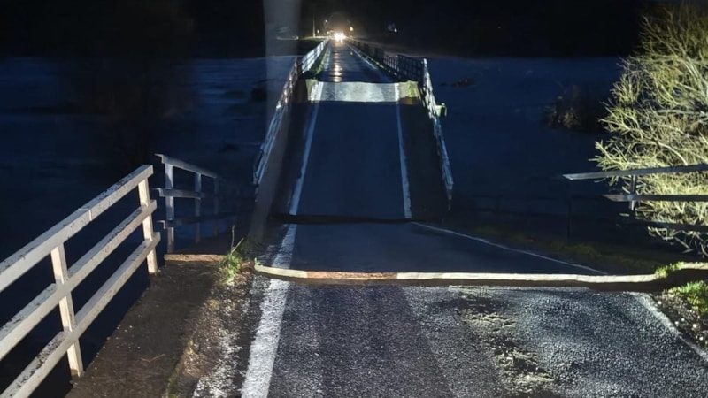 Balıkesir Susurluk'ta Sağanak Yağış Köprü Yıktı: 3 Mahalleye Ulaşım Kapandı