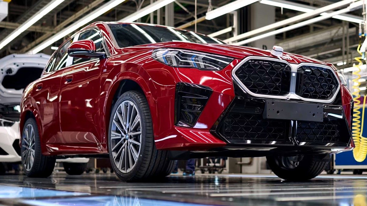 BMW Regensburg Fabrikasında Üretim Rekoru: Her 57 Saniyede Bir Yeni Araç!