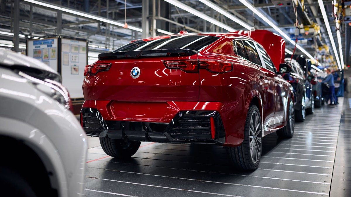 BMW Regensburg Fabrikasında Üretim Rekoru: Her 57 Saniyede Bir Yeni Araç!