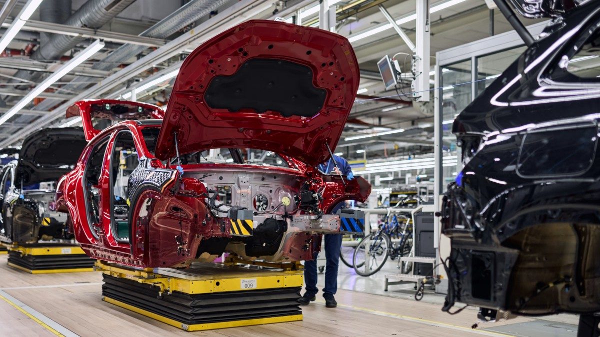 BMW Regensburg Fabrikasında Üretim Rekoru: Her 57 Saniyede Bir Yeni Araç!