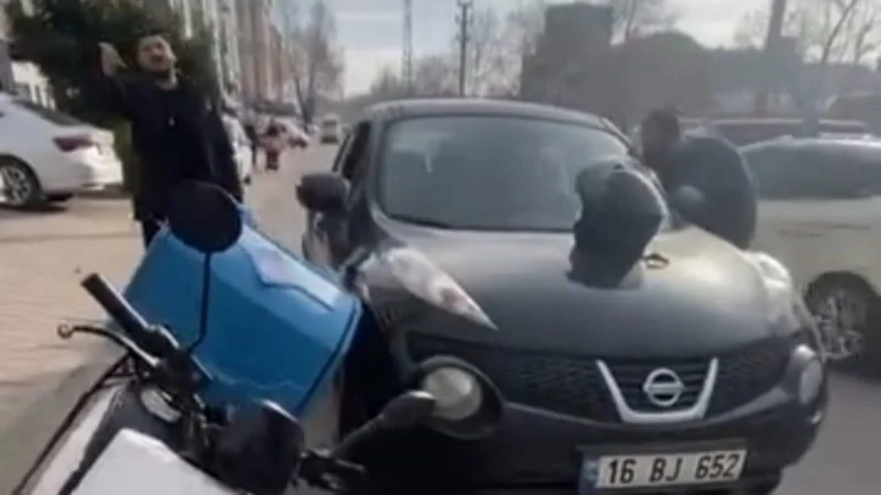 Bursa Nilüfer’de Yol Verme Kavgası: Sürücü ve Kurye Birbirine Girdi