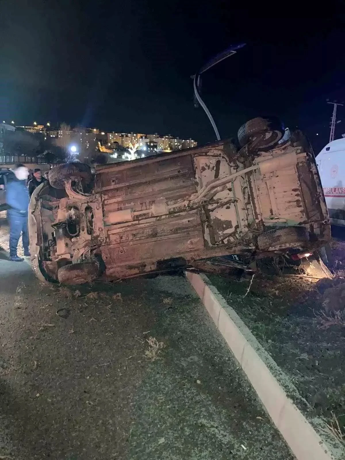 Van Edremit'te Otomobil Takla Attı: 2 Yaralı