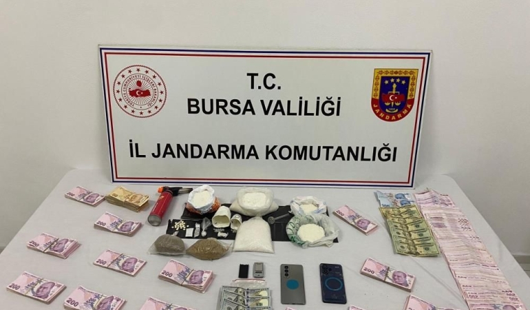 dev-uyusturucu-operasyonunda-kilolarca-madde-ele-gecirildi1-1776254462