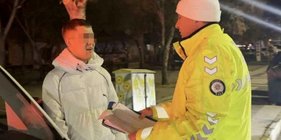 dur-ihtarina-uymayip-polisten-kacti-yakalanin-19774801_amp