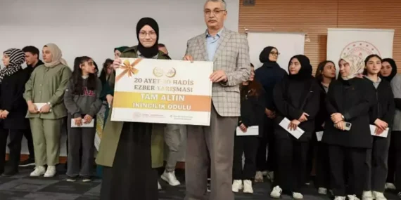gaziosmanpasada_20_ayet_20_hadis_yarismasi_heyecani_1776859492_0385