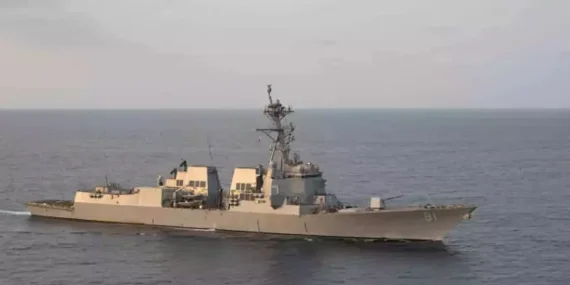 hurmuzde_yuksek_tansiyon_abd_gemileri_devriyede_1776587021_0679