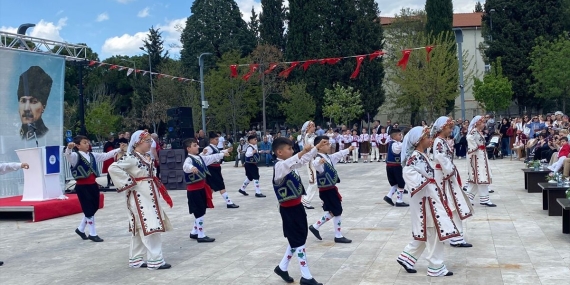 mugla-da-uluslararasi-cocuk-senligi-halk-dans-4-19771398_amp