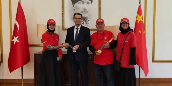 turk-ucurtma-takimi-cin-de-duzenlenen-festiva-19770817_amp